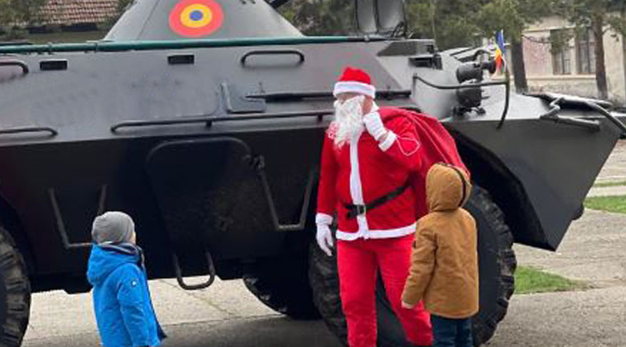 mos-craciun-militar - Sursa de Vest