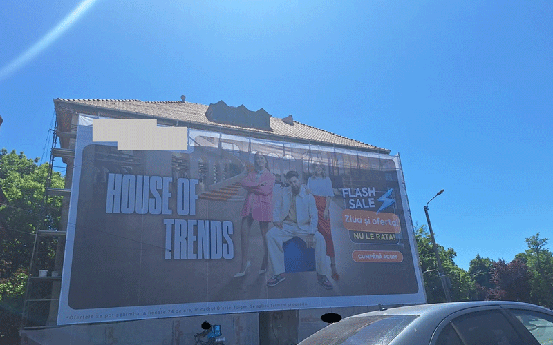 bannere-publicitare3 - Sursa de Vest Large outdoor billboard advertising House of Trends with a flash sale