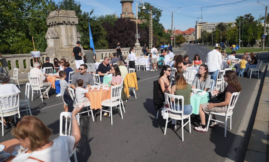 FOTO O zi fără mașini, cu mic dejun pe pod și sport în mijlocul străzii! Timișoara sărbătorește astăzi mobilitatea printr-un program pentru întreaga comunitate